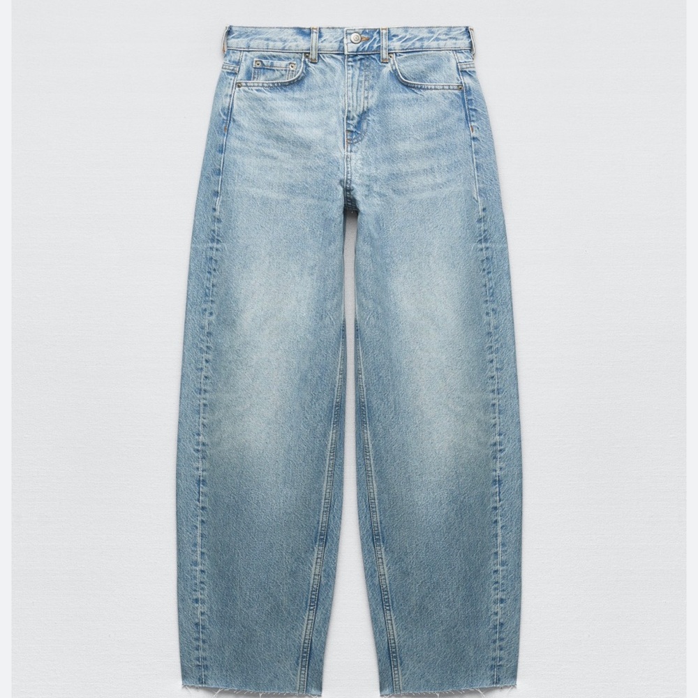 ZARA MID-RISE TAPERED FIT BALLOON JEANS Light blue, Size 36, US 4